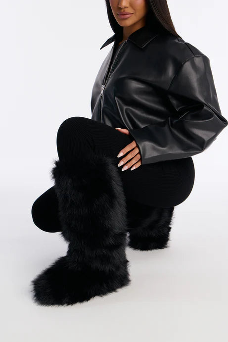 Bottes en fausse fourrure au coin du feu - Noir