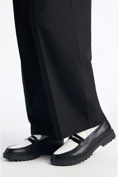 Color Block Slip On Loafers - Noir/Blanc