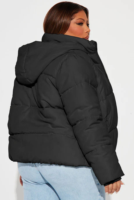 Veste Doudourée Au Milieu De La Ville - Noir