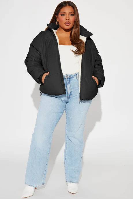 Veste Doudourée Au Milieu De La Ville - Noir