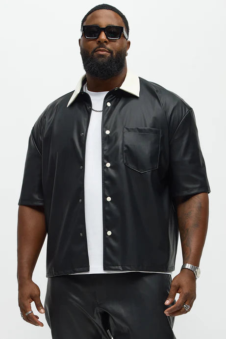 Chemise boutonnée en faux cuir à col coloré court - Noir