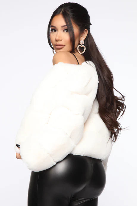 She Got Ready Manteau en fausse fourrure - Ivoire