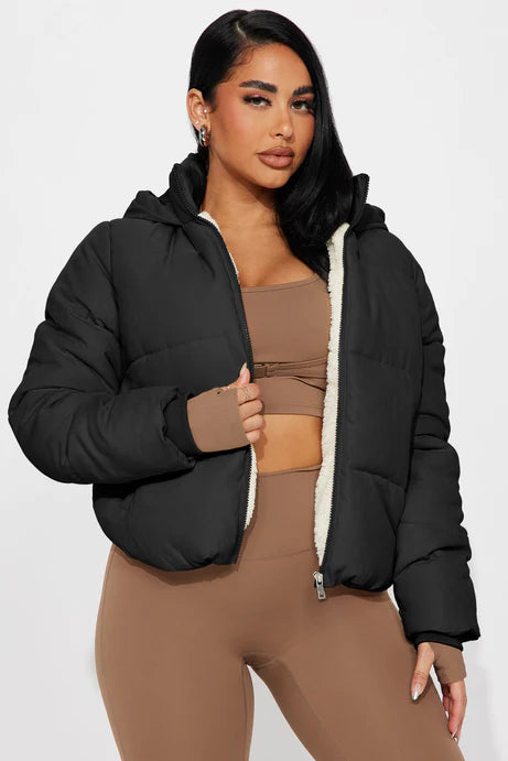 Veste Doudourée Au Milieu De La Ville - Noir