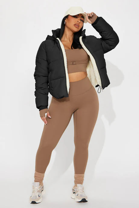 Veste Doudourée Au Milieu De La Ville - Noir