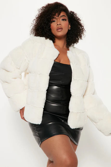 She Got Ready Manteau en fausse fourrure - Ivoire