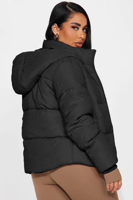 Veste Doudourée Au Milieu De La Ville - Noir