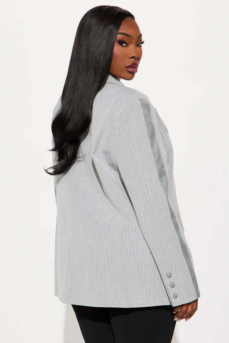 Blazer ajusté à rayures fines rigides en sergé Evianna - Charbon de bois/combo