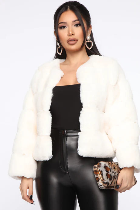 She Got Ready Manteau en fausse fourrure - Ivoire